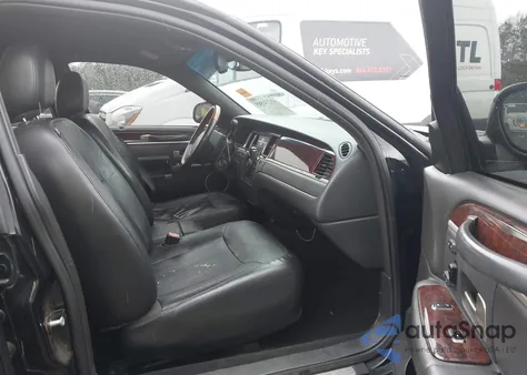 2008 Lincoln Town Car Signature Limited from USA, damaged, VIN 2LNHM82V58X647484